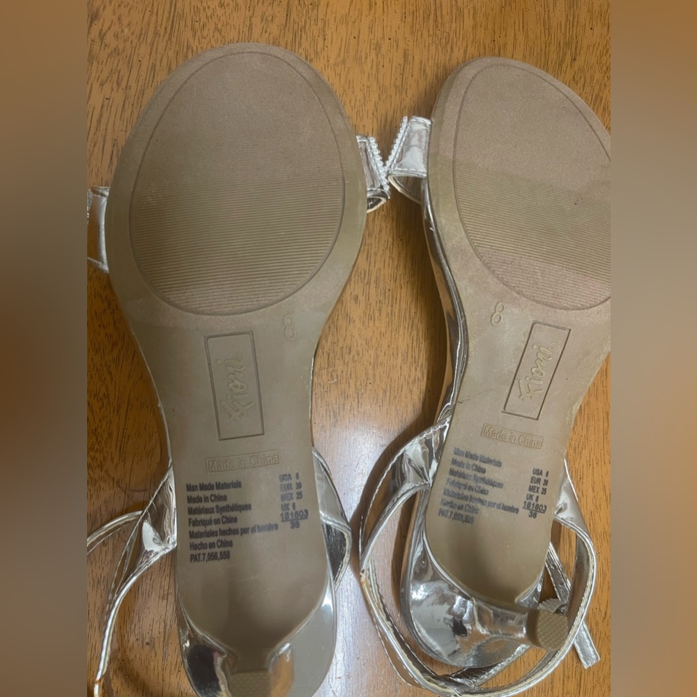 Heels - Picture 2 of 4